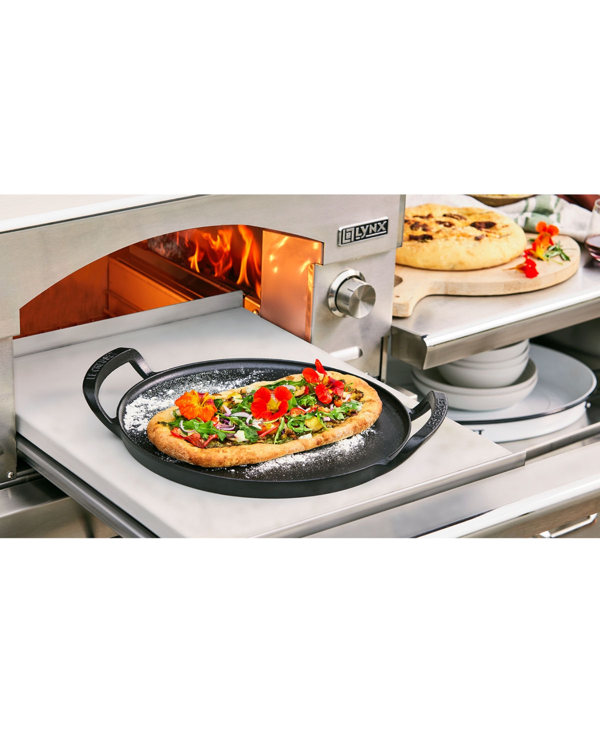 Le Creuset Alpine Outdoor Collection Enameled Cast Iron Pizza Pan In Matte Blac