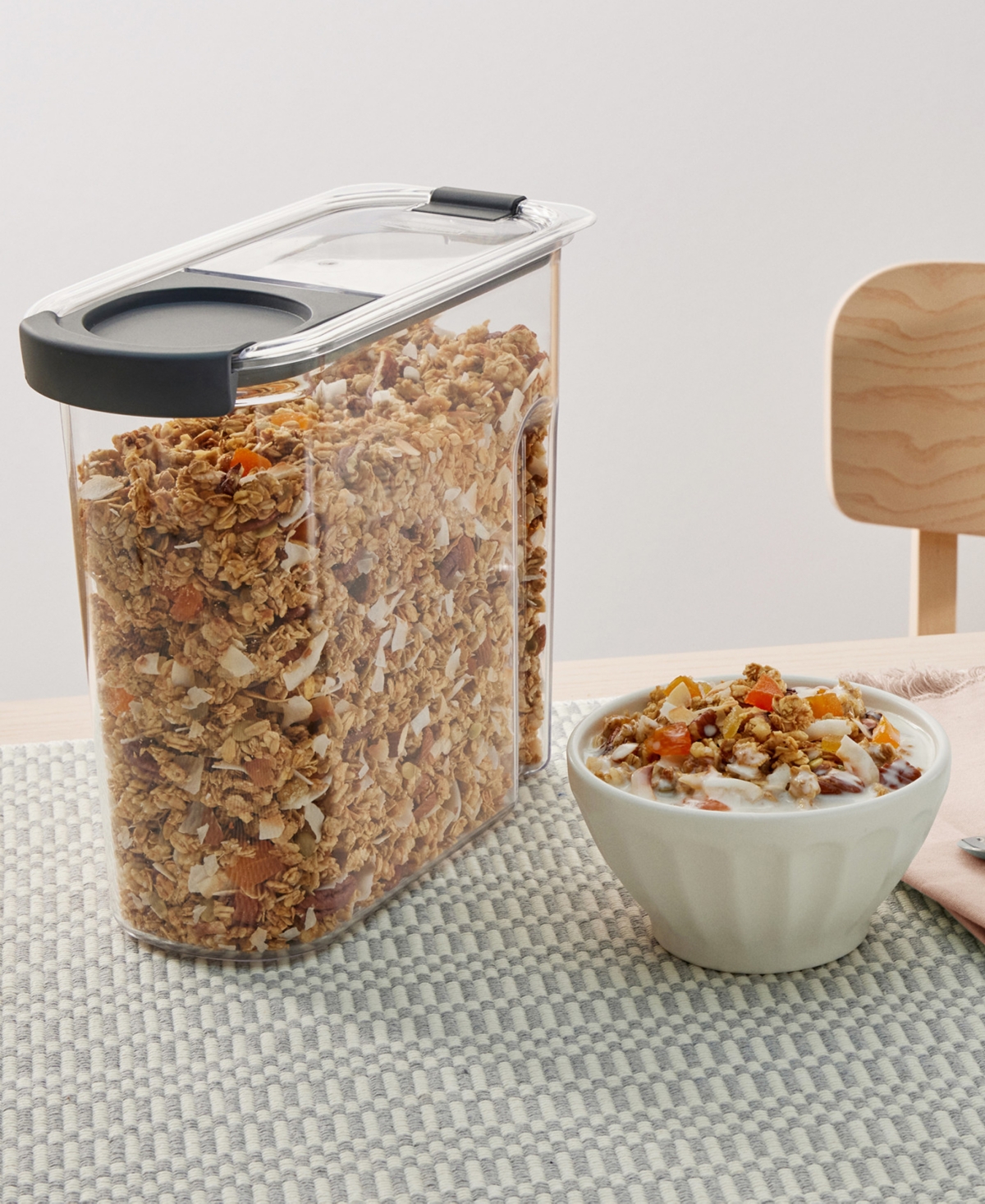 Rubbermaid Brilliance 18-cup Pantry Cereal Keeper In No Color