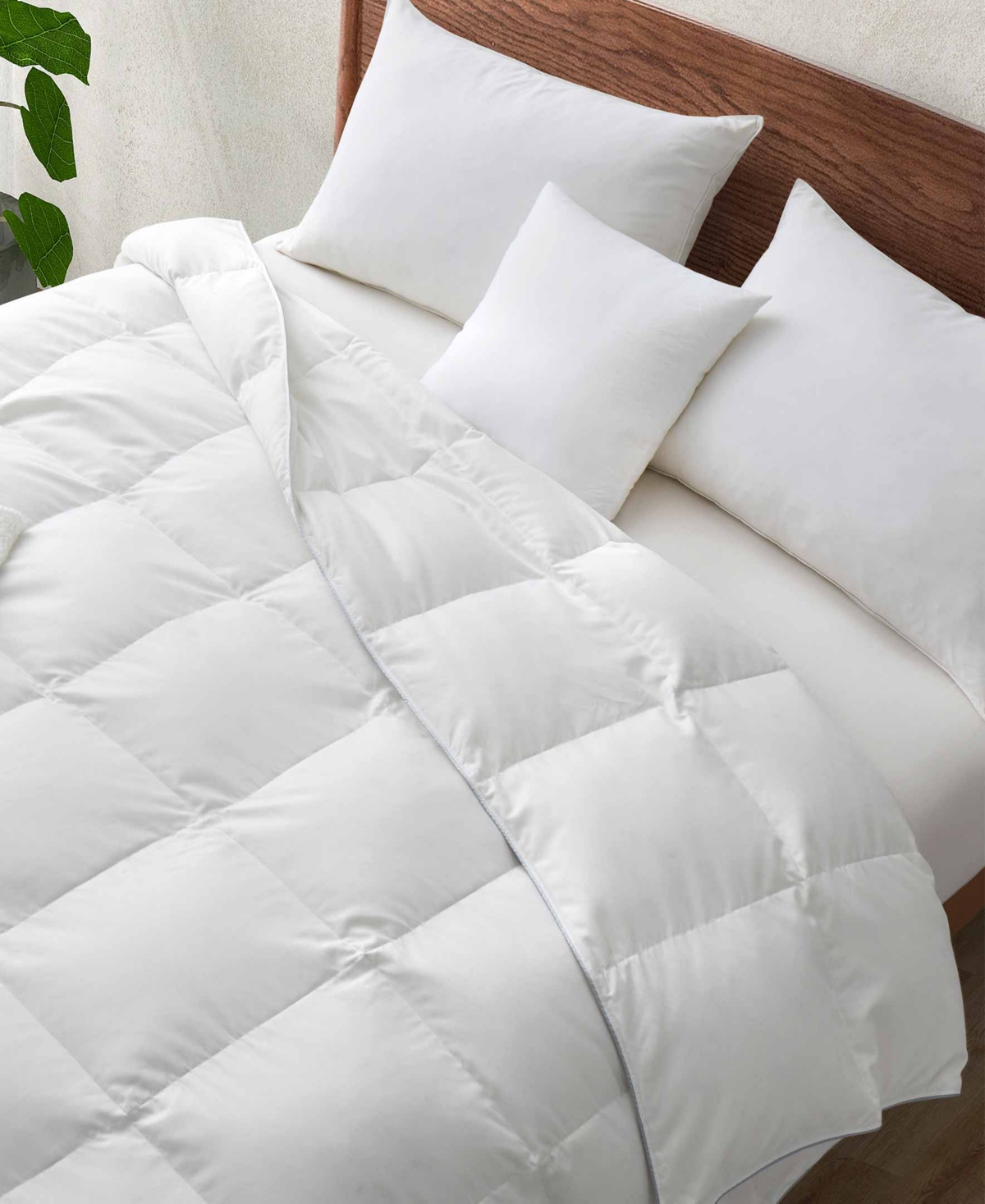 Unikome Lightweight White Goose Down Feather Fiber Comforter, California King In White
