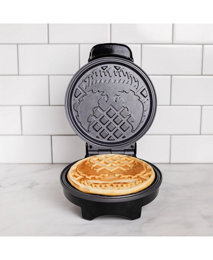 Uncanny Brands Marvel Venom Waffle Maker Venom on Your Waffles Waffle