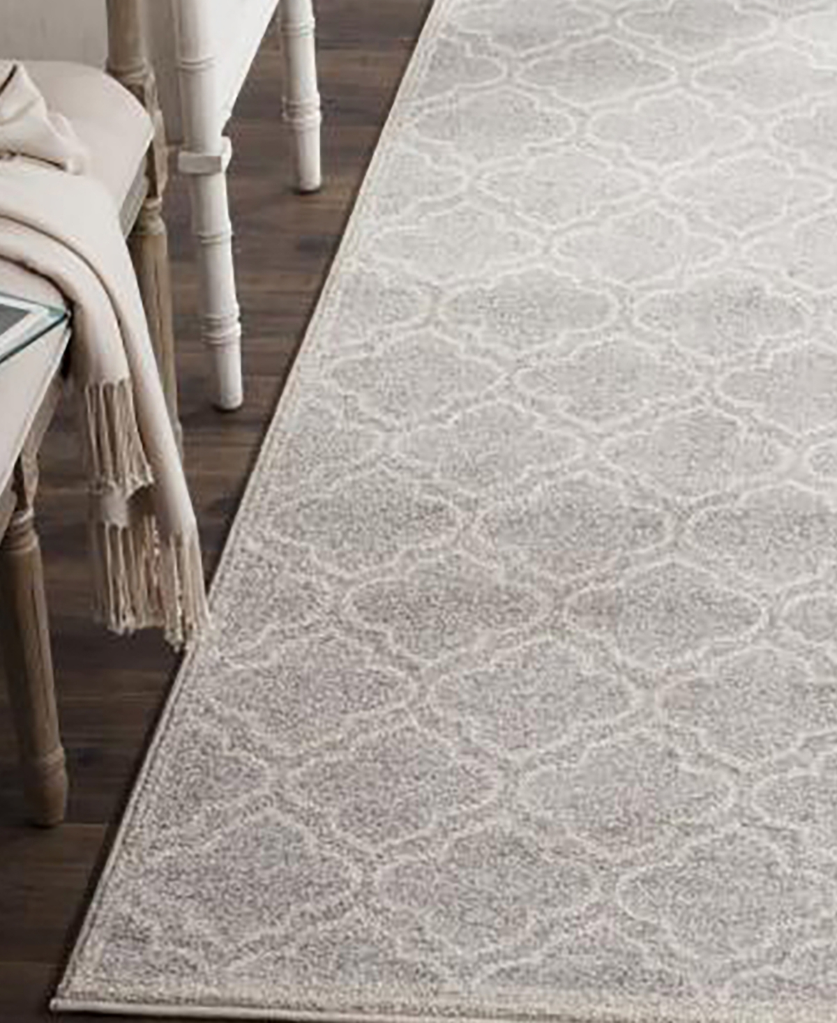 Safavieh Amherst AMT412 Light Grey and Ivory 2'3