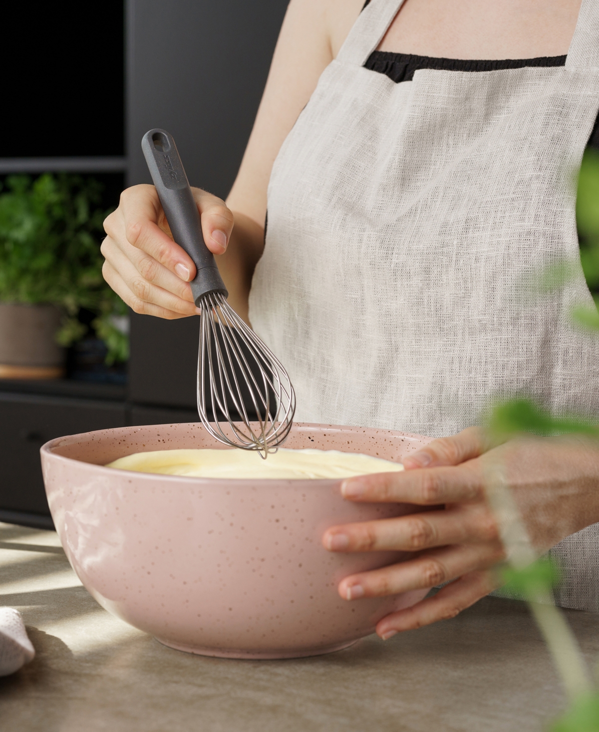 Zyliss Medium Balloon Whisk In Dk Gry