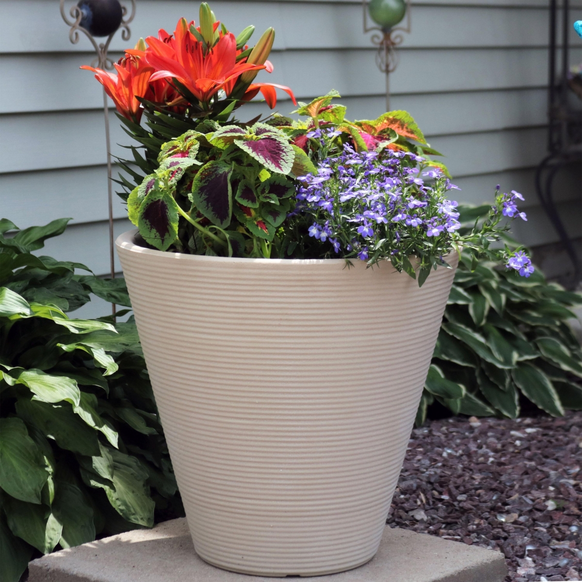 Sunnydaze Decor Walter Polyresin Planter with Uv-Resistance - Beige