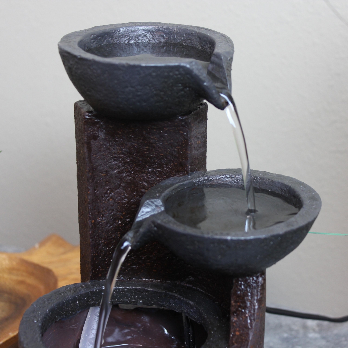 Sunnydaze Decor Descending Bowls Resin Indoor 3-Tier Water Fountain -