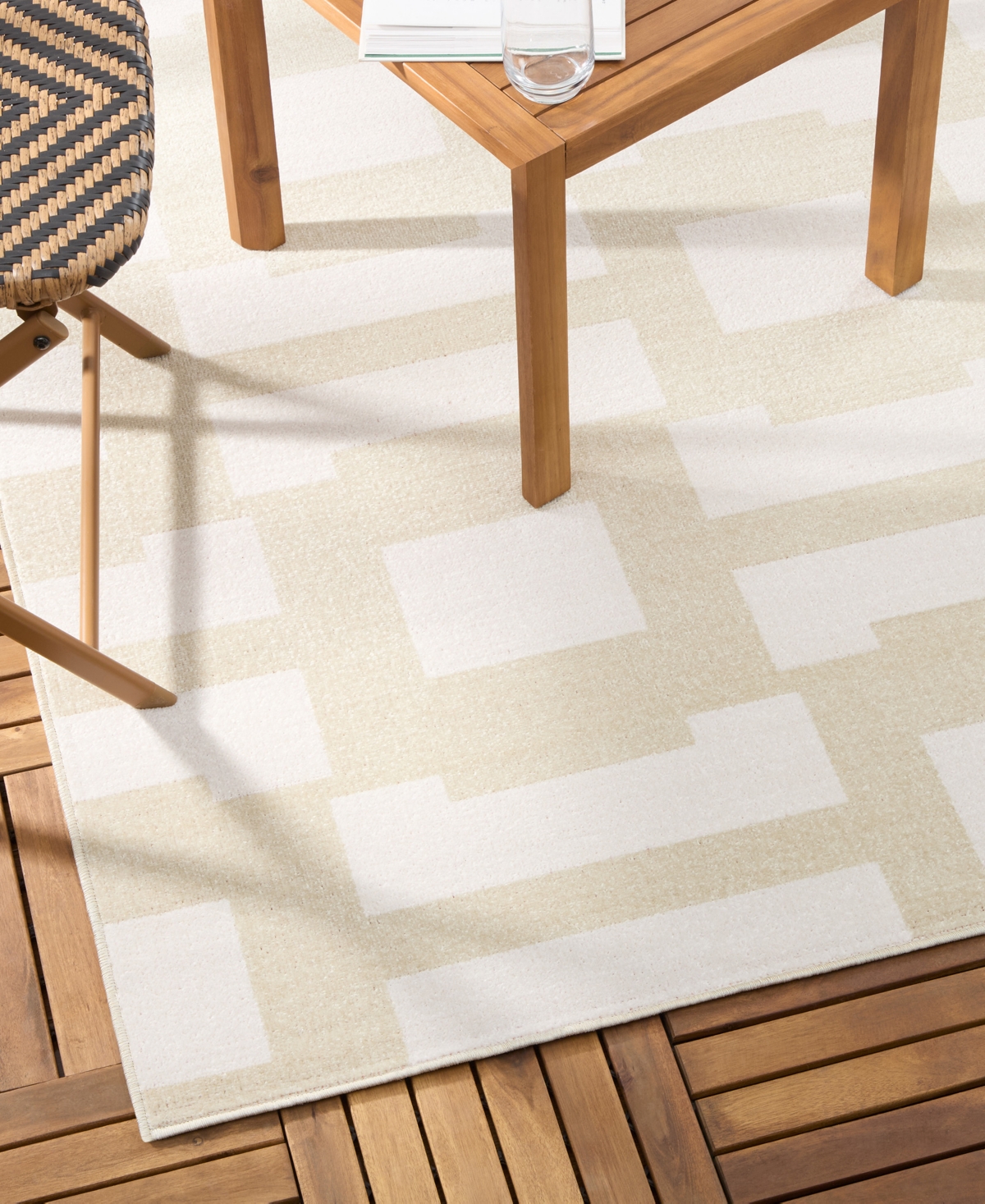 Tommy Bahama Isla Outdoor 40147 5'2x7'2 Area Rug