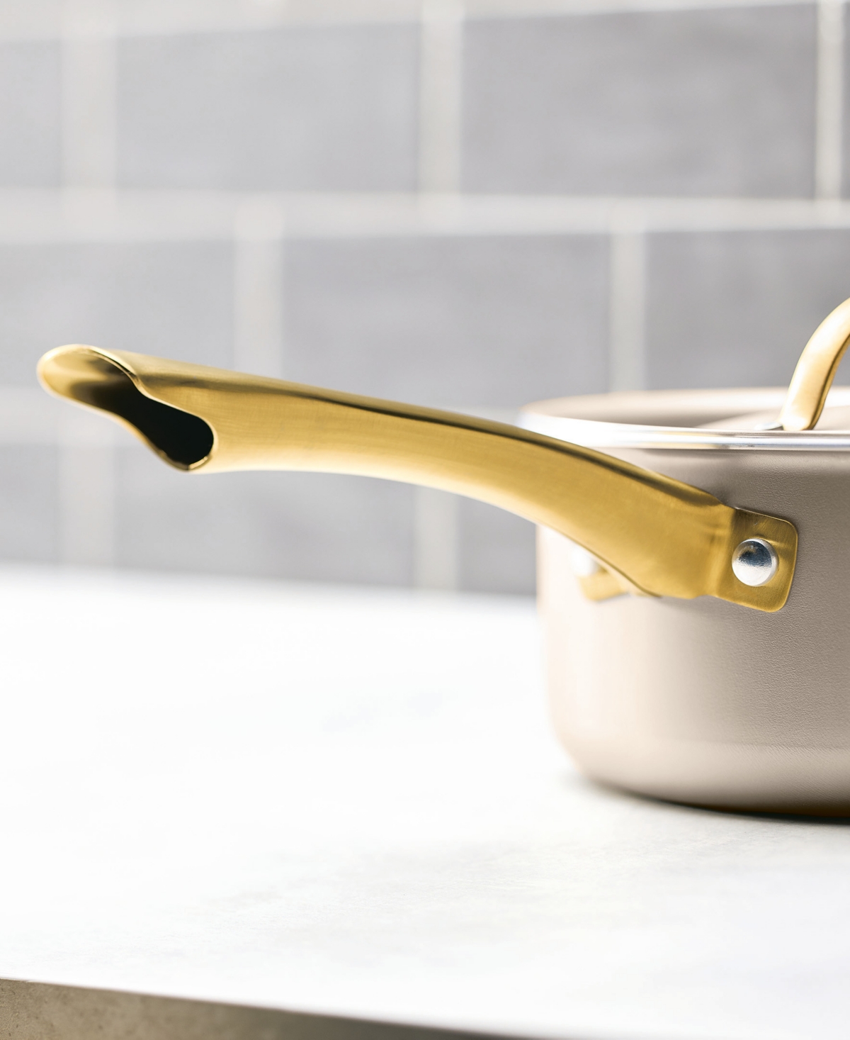Farberware Radiant Aluminum 2-quart Saucepan With Lid In Champagne