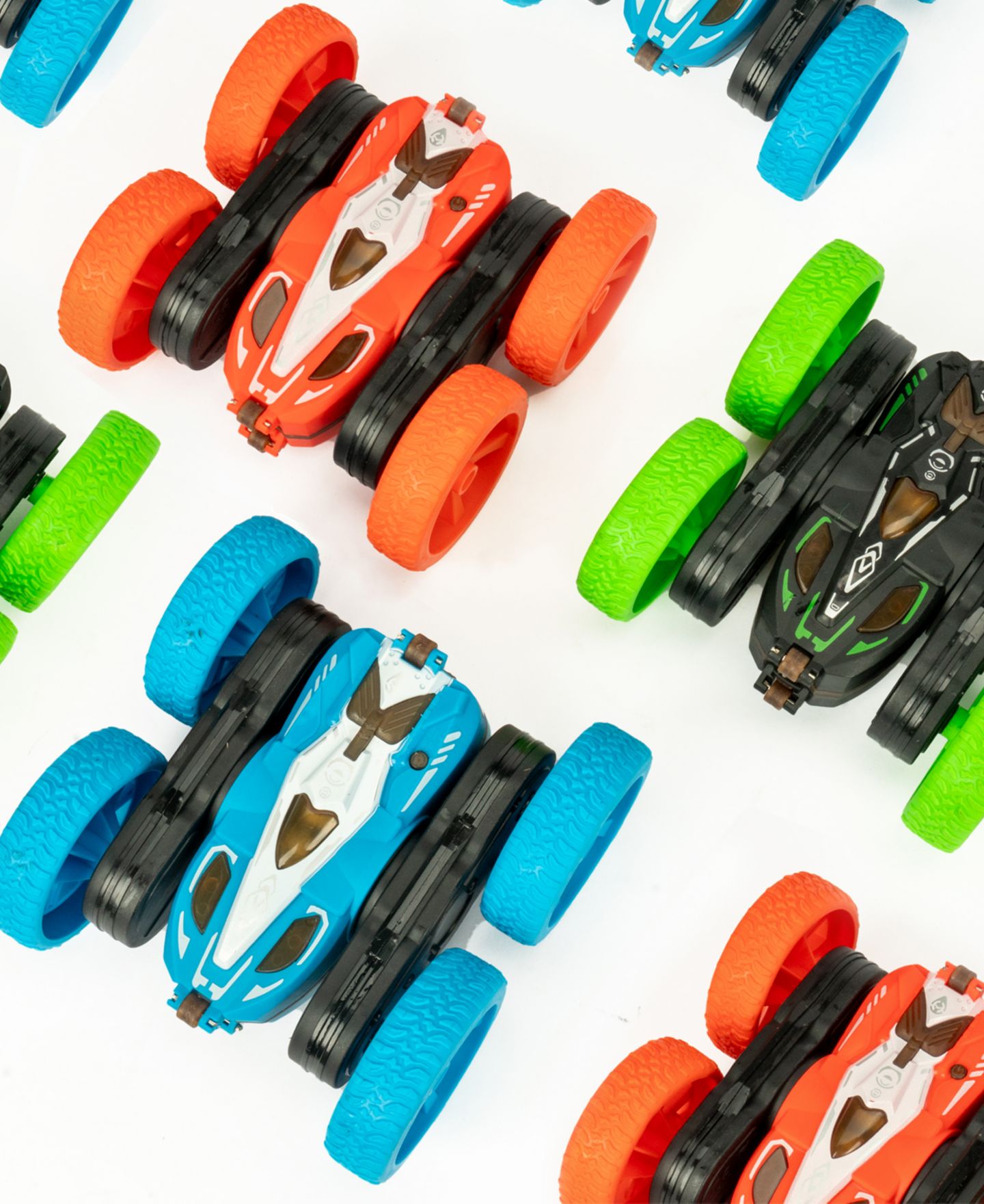 Детская игрушка World Tech Toys Venom Tumbler RC Stunt Car, цвет: Разноцветный — фото 3