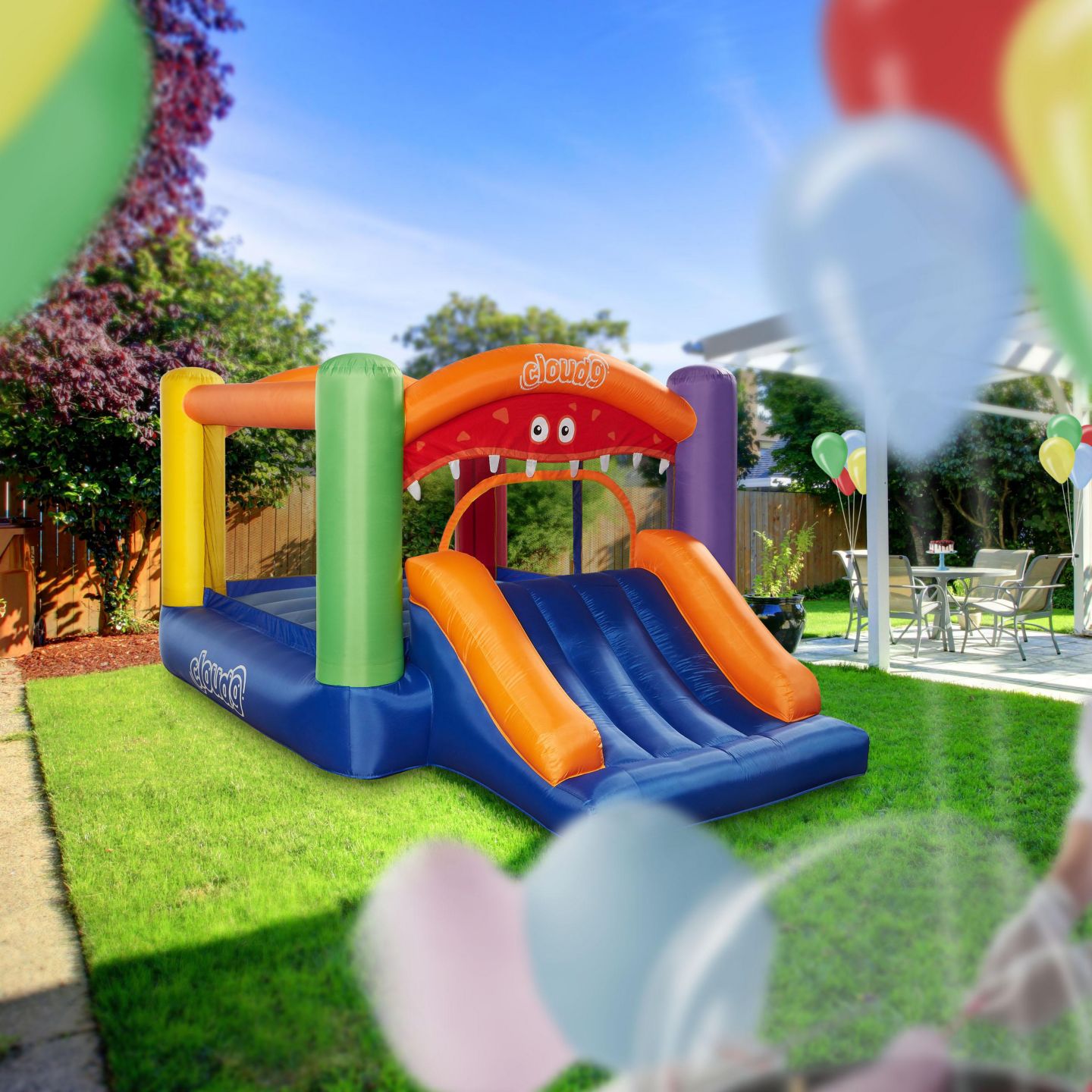 Детская игрушка Cloud 9 Monster Bounce House with Blower, 12' x 8' x 6", Up to 3 Children, Ages 3-12 — фото 3