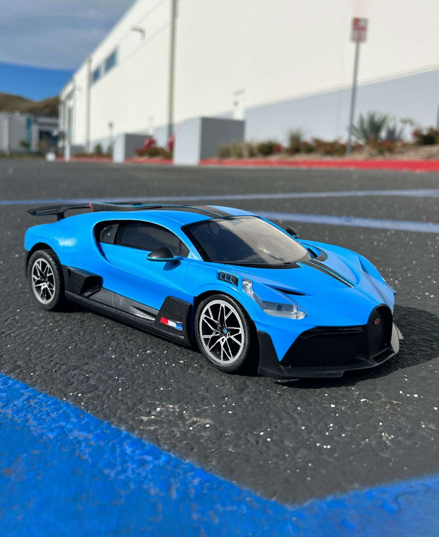 Детская игрушка World Tech Toys Bugatti Divo 1:14 Electric RC Car — фото 4