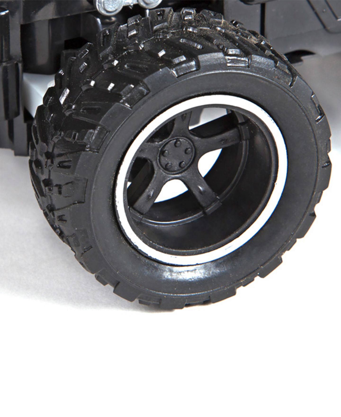 Детские игрушки World Tech Toys 1:24 Ford F-150 SVT Raptor Police Pursuit All-Terrain RC Monster Trucks, 2-Pack — фото 7