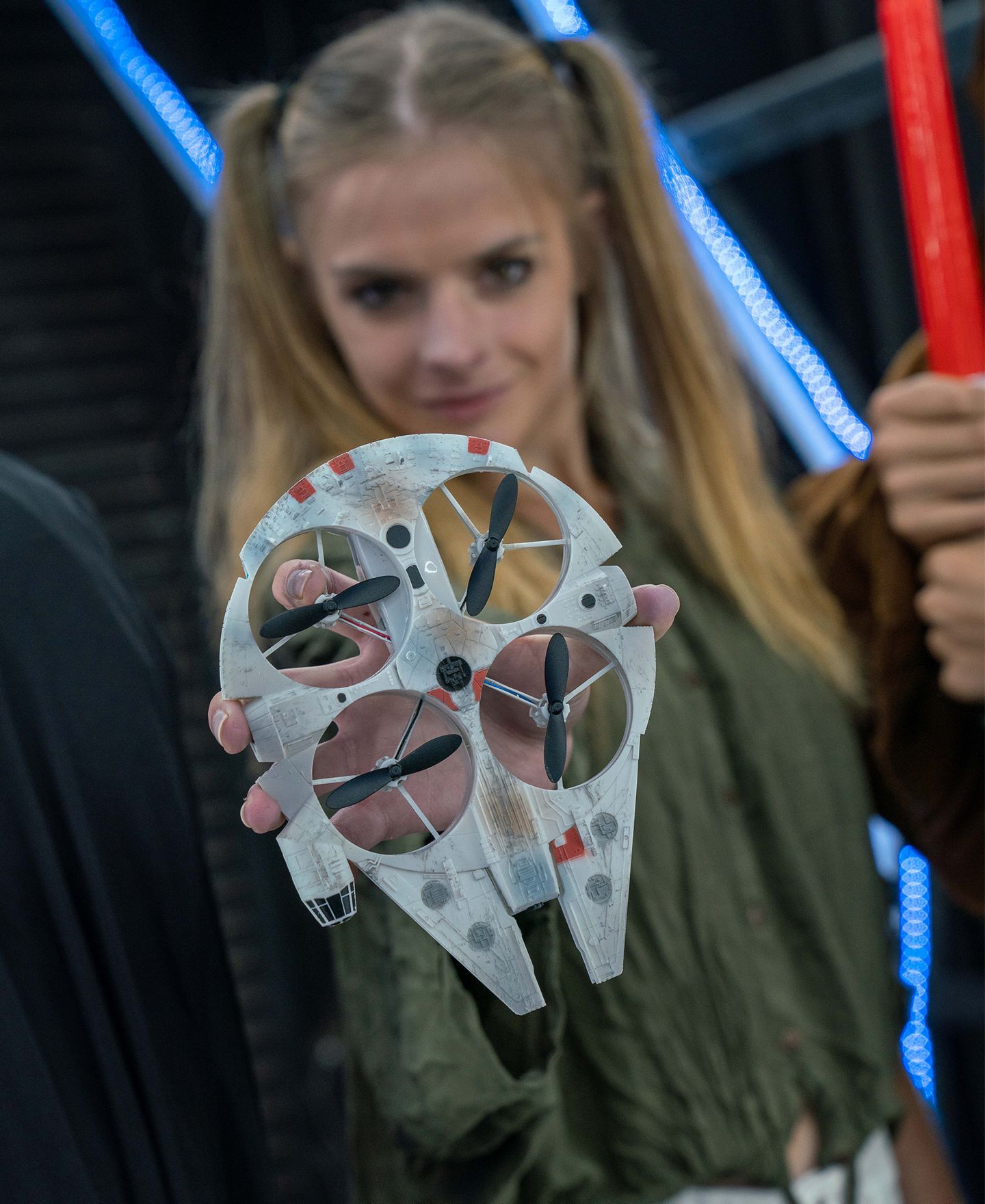 Детская игрушка World Tech Toys Star Wars Millennium Falcon Motion Sensing Drone — фото 6