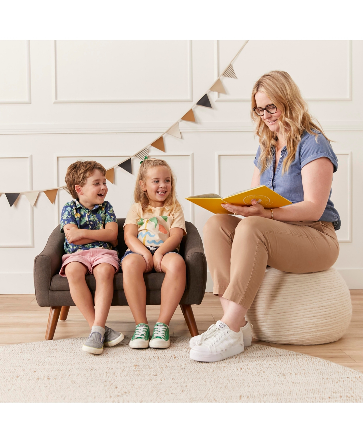 ECR4Kids Willa Loveseat,- Raisin