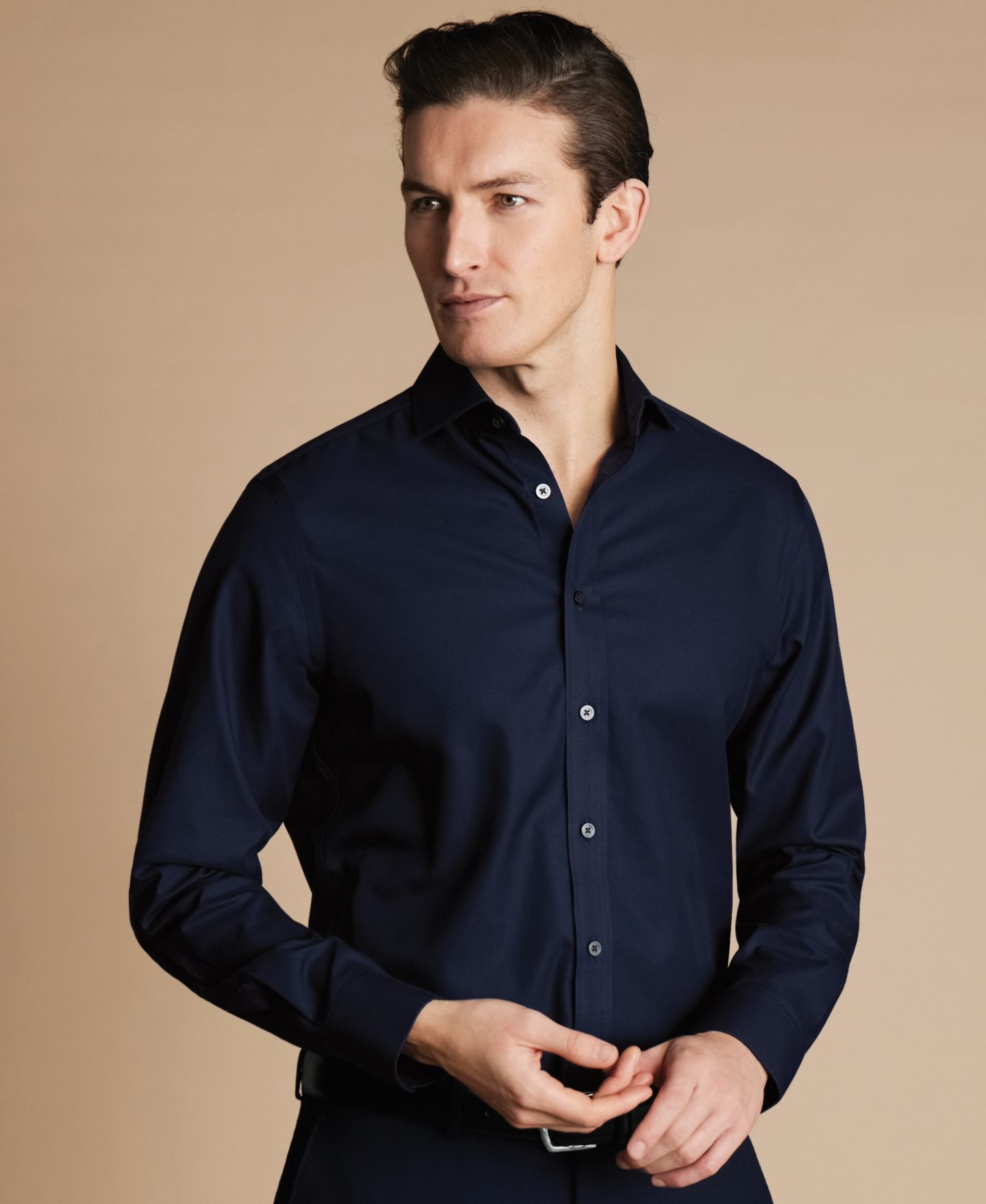 Мужская рубашка Charles Tyrwhitt Slim-Fit Non-Iron Solid Twill Dress Shirt, цвет: Тёмно-синий — фото 1
