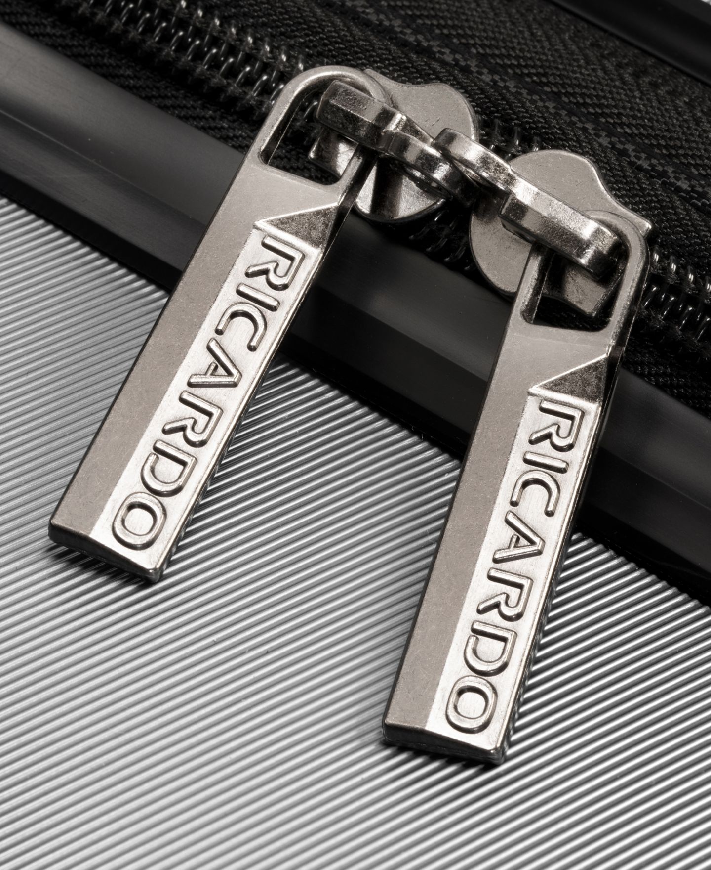 Чемодан Ricardo Orinda Hardside Carry-on Spinner, цвет: Синий — фото 21