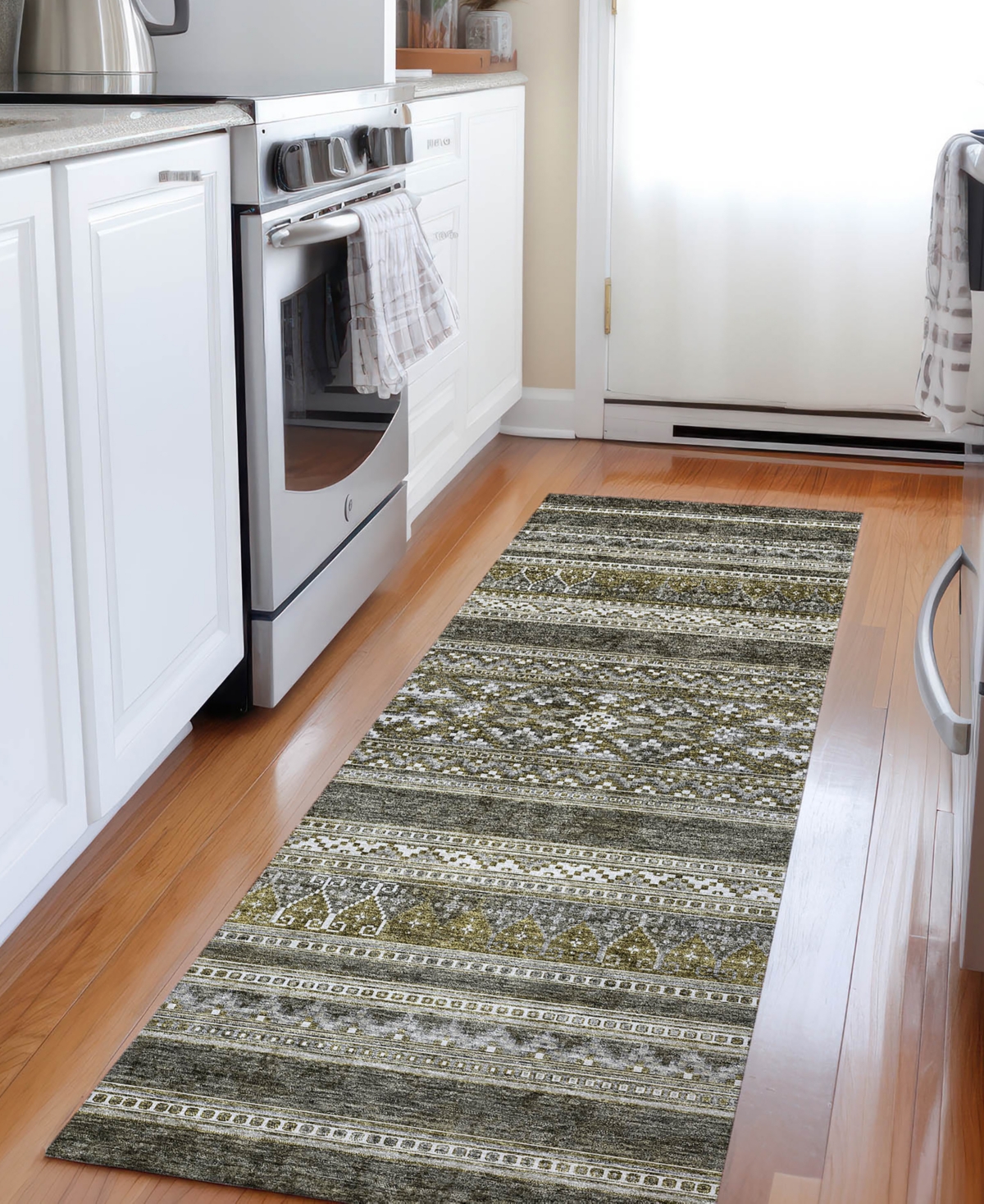 Addison Chantille Acn714 2'3"x7'6" Runner Area Rug In Taupe