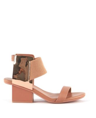 United Nude