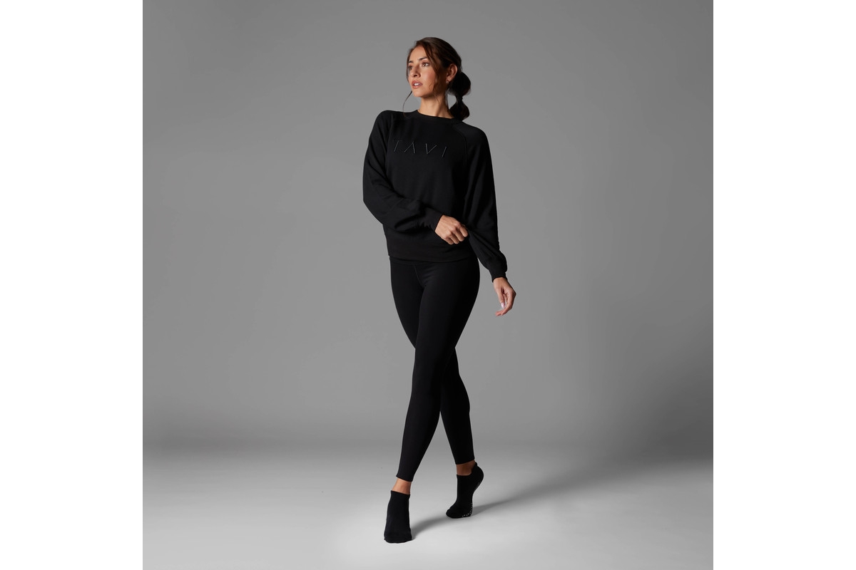 Tavi Women's Ease Crew Sweatshirt - Ebony with tavi logo