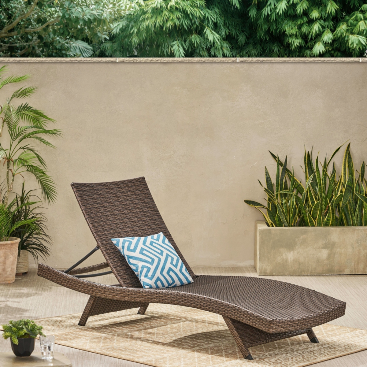 Simplie Fun Chic Outdoor Chaise Lounge for Backyard Relaxation