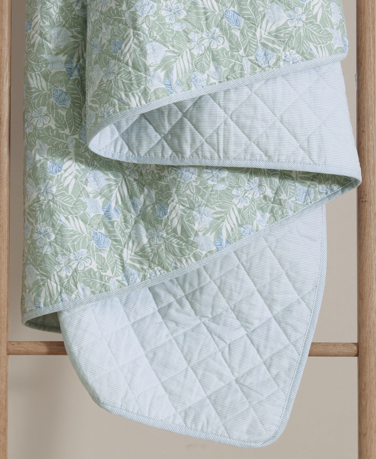 Tommy Bahama Home Closeout!  Pineapple Bloom Reversible 3 Piece Quilt Set, Full/queen In Spring Green