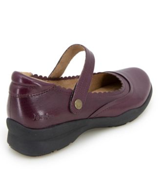 Women's Tess Round Toe Flats