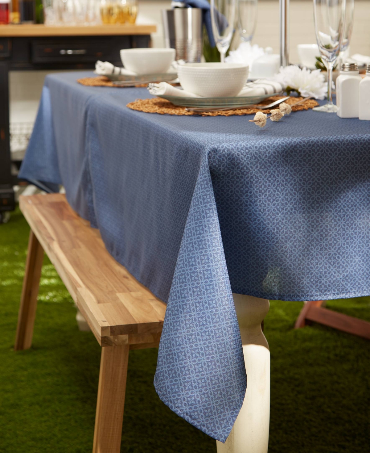 Design Imports Lattice Print Outdoor Tablecloth with Zipper, 60