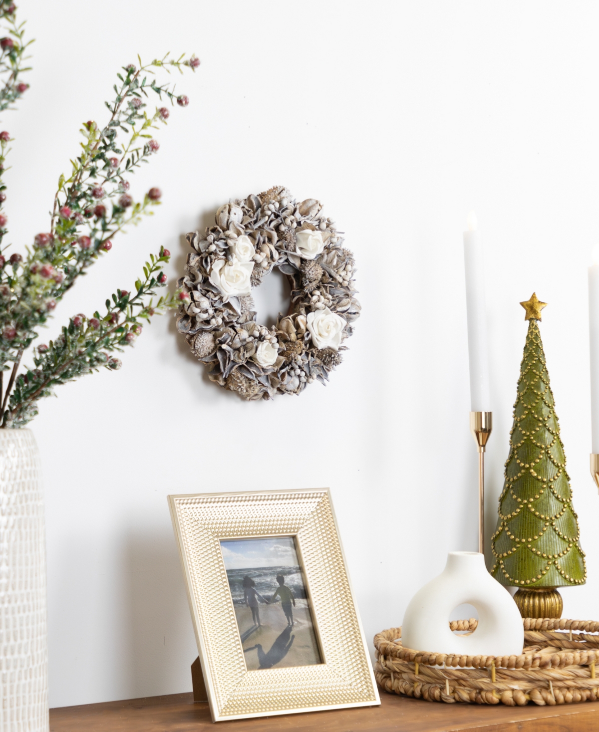 Northlight Glittered Winter Botanicals Artificial Wreath In White