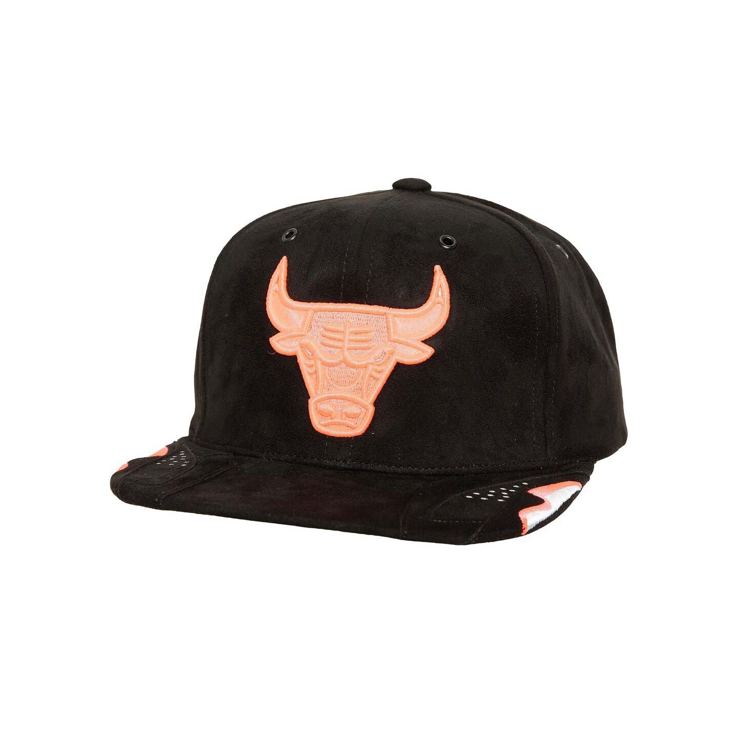 Мужская кепка Mitchell & Ness Black Chicago Bulls Day 6 Snapback Hat — фото 1