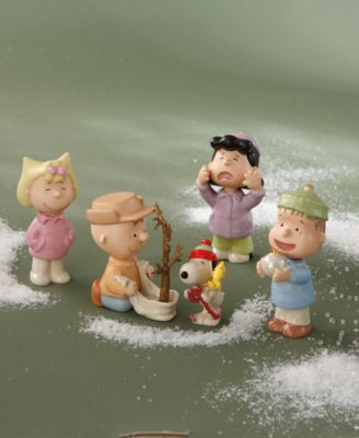 Snoopy & A Charlie Brown Christmas Peanuts 5 Pc. Figurine Set