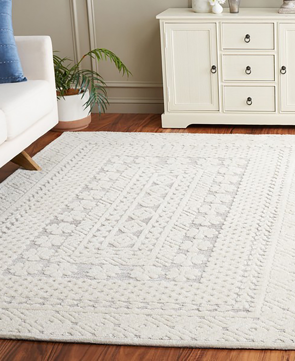Safavieh Audrey AUD105F 4'x6' Area Rug -Ivory