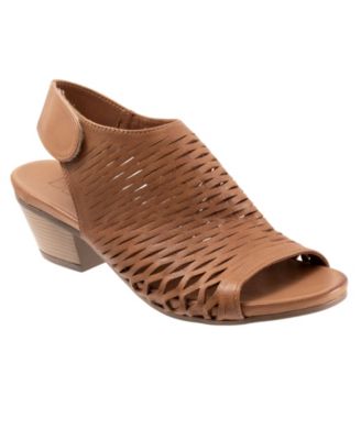 Women's Lacey Pump