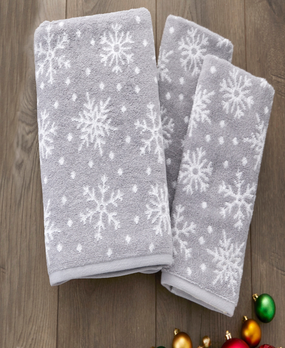 Skl Home Scattered Snowflake Jacquard Cotton Bath Towel, 25" X 50" In Gray