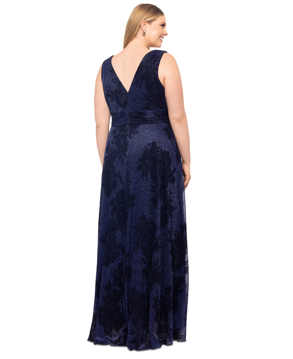 BETSY & ADAM PLUS SIZE CRINKLE SLEEVELESS V-NECK GOWN 