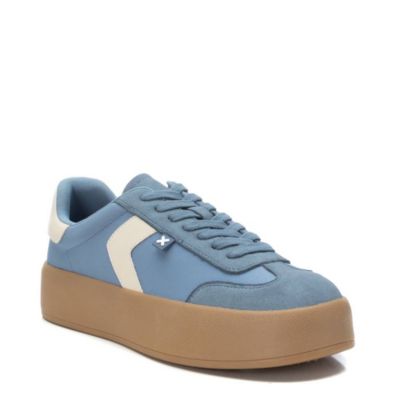Women's Lace-Up Sneakes