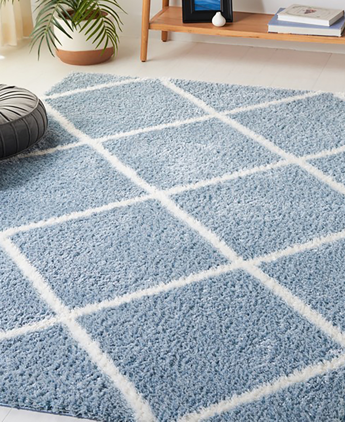 Safavieh Tahoe Shag THO676M 4'x6' Area Rug -White