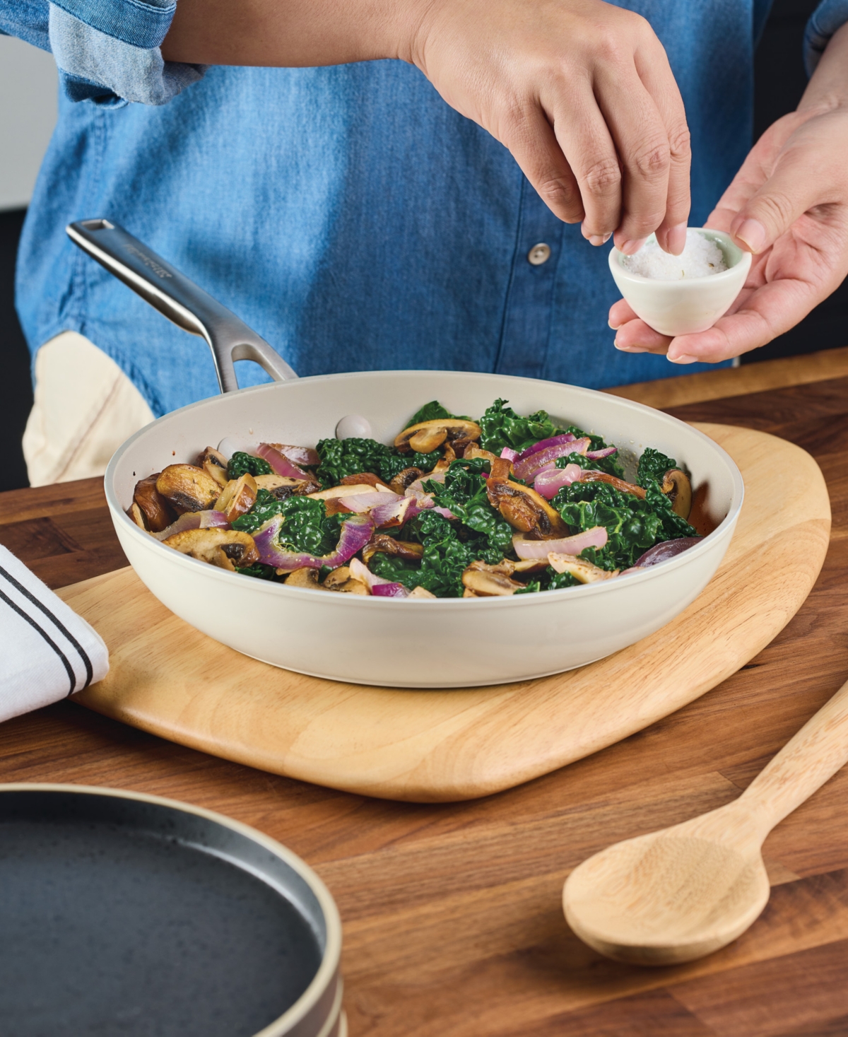 Kitchenaid 10" Ceramic Nonstick Frypan In Porcelain White