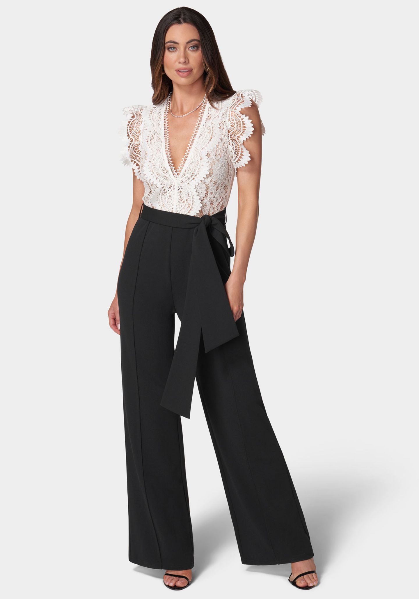 Женский комбинезон Bebe Ruffle Lace Jumpsuit, цвет: Белый / Чёрный — фото 1