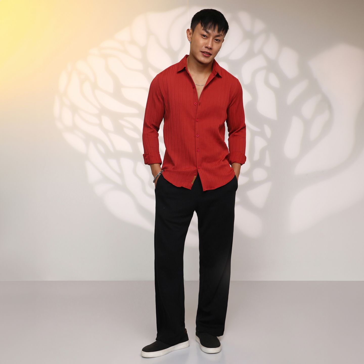 Мужская рубашка Cahoot Campus Sutra Cadmium Red Self-Design Striped, цвет: Красный — фото 7