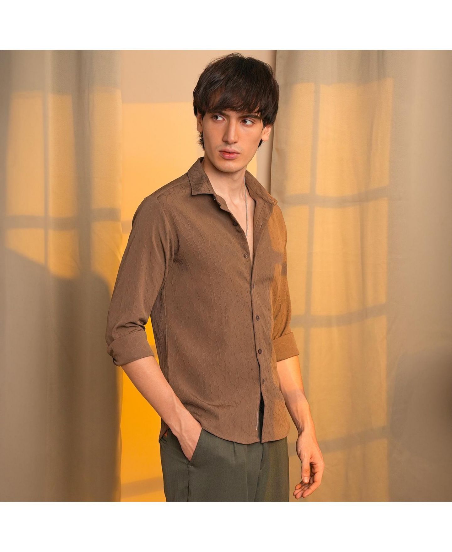 Мужская рубашка Cahoot Campus Sutra Ash Brown Veined-Textured, цвет: Коричневый — фото 5