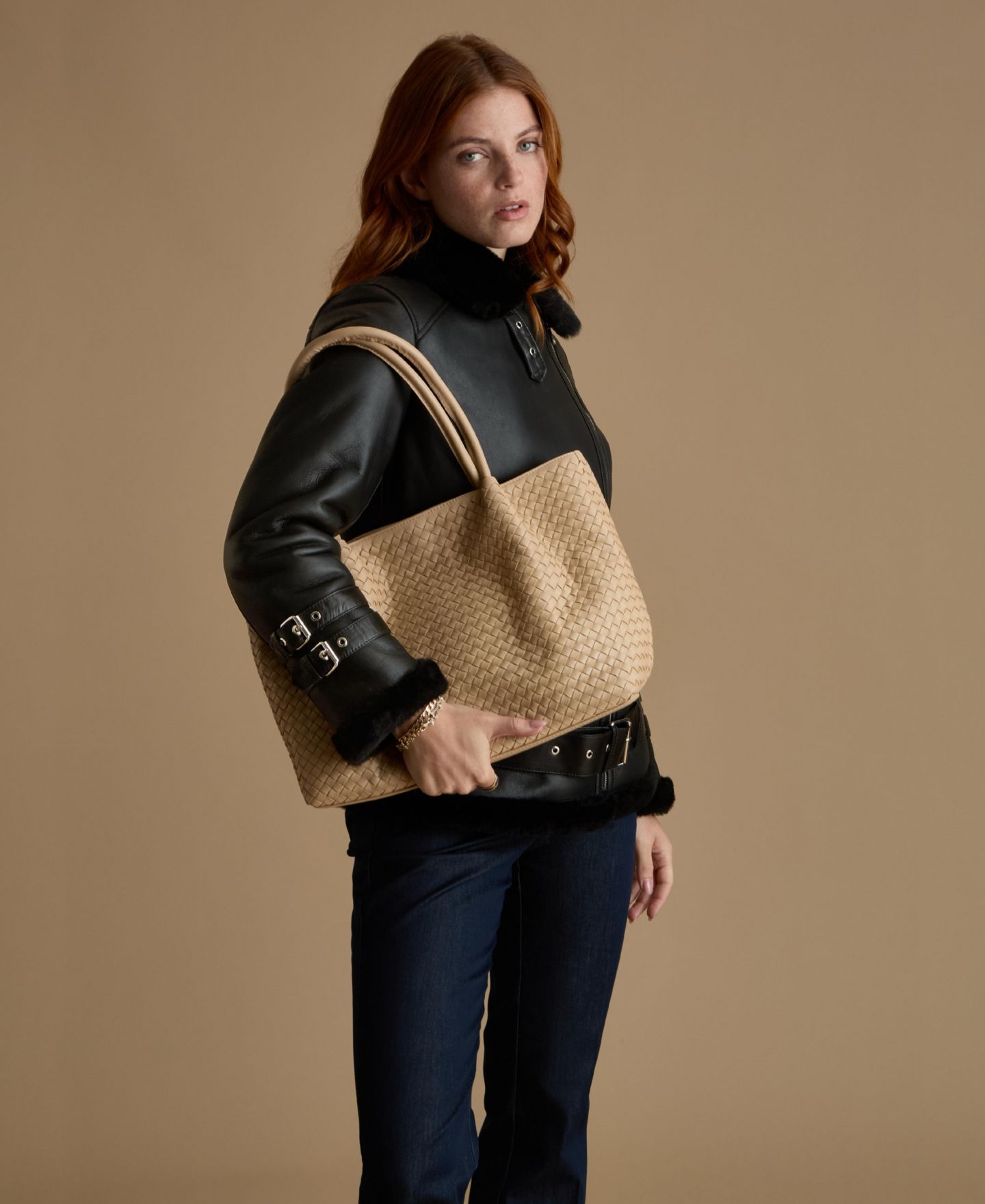 Женская куртка Furniq UK Harriet Sheepskin Belted Biker Aviator, цвет: Чёрный — фото 4