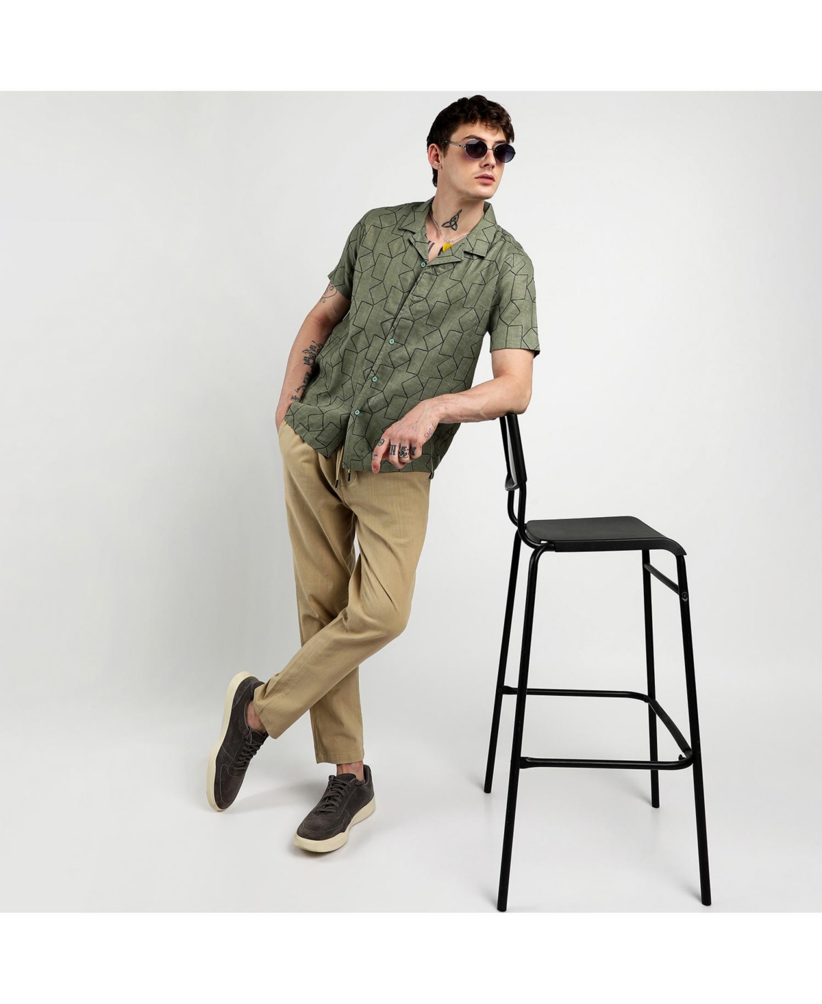 Campus Sutra Men's OliveEmbroidered Geometric-Lined Shirt - Green