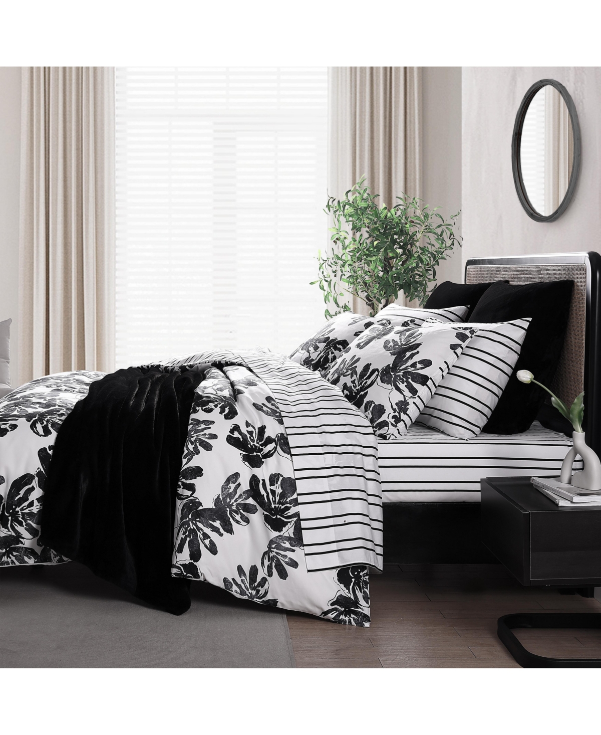 City Scene Soho Floral Microfiber3 Piece Duvet Cover Set-Full/Queen - Black