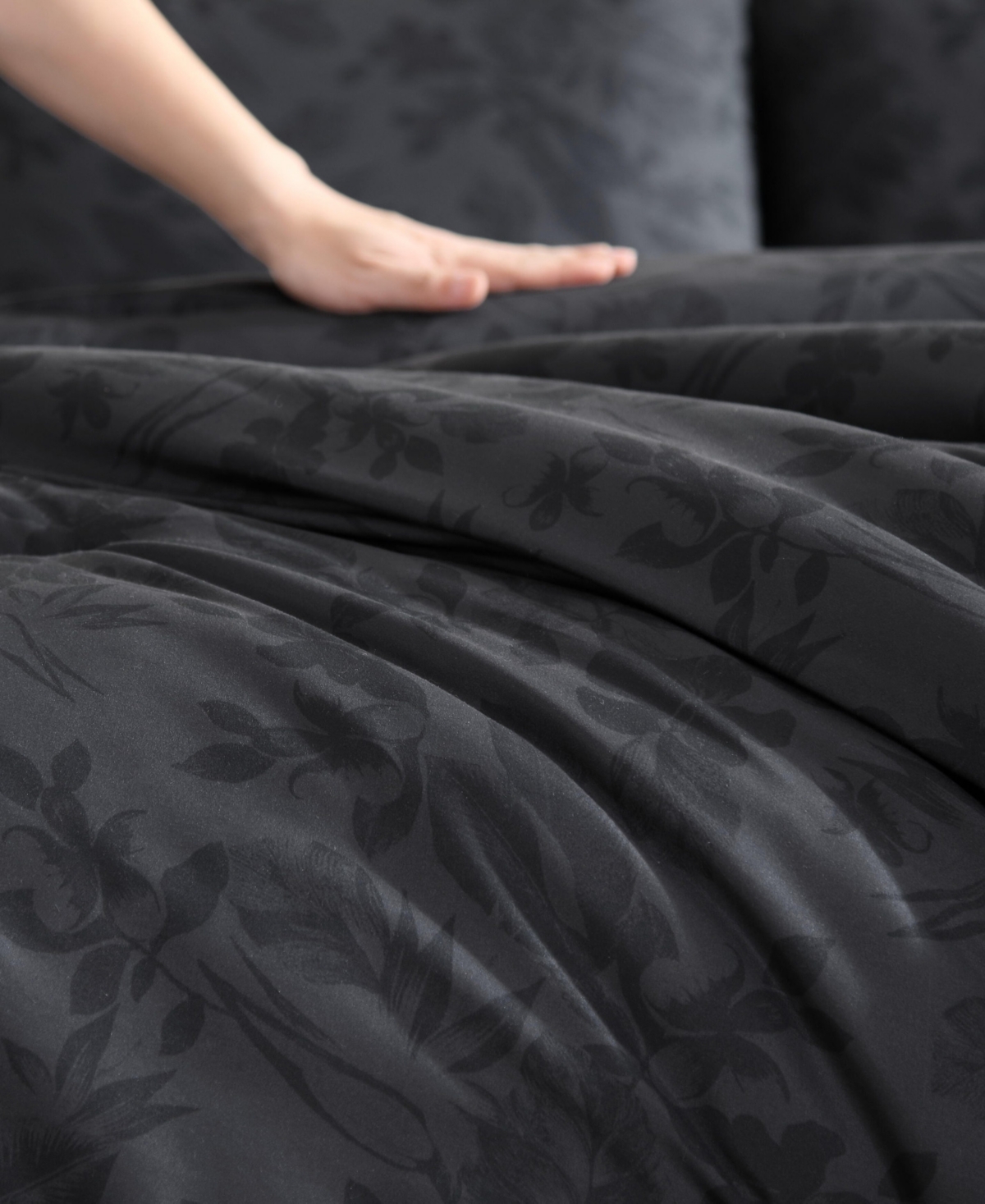 Kenneth Cole New York Silhouette Floral 4-Pc. Comforter Set,