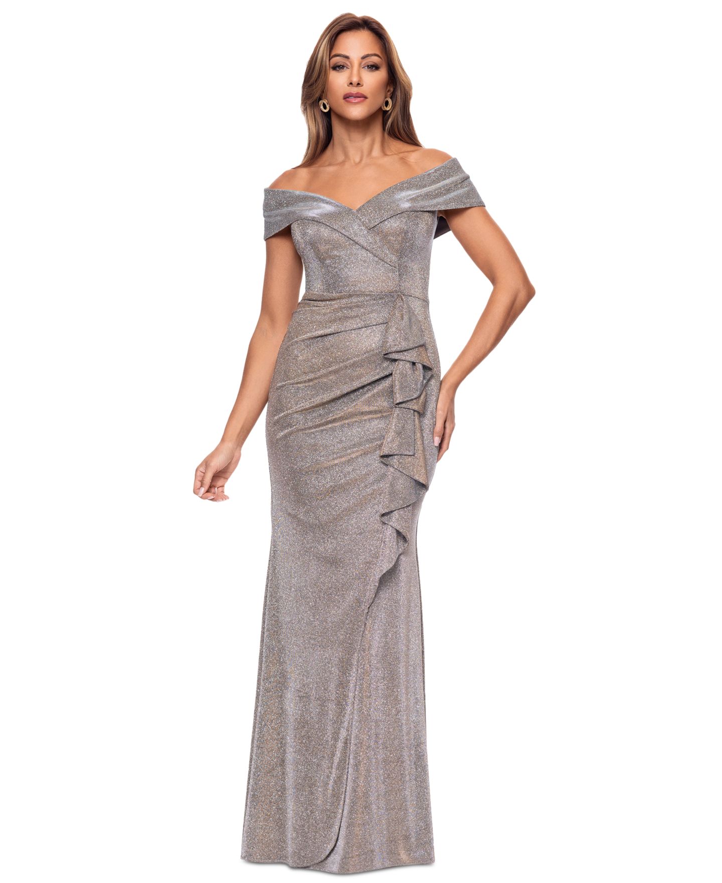 Женское платье XSCAPE Off-The-Shoulder Ruffled Glitter Gown, цвет: Песочный — фото 1