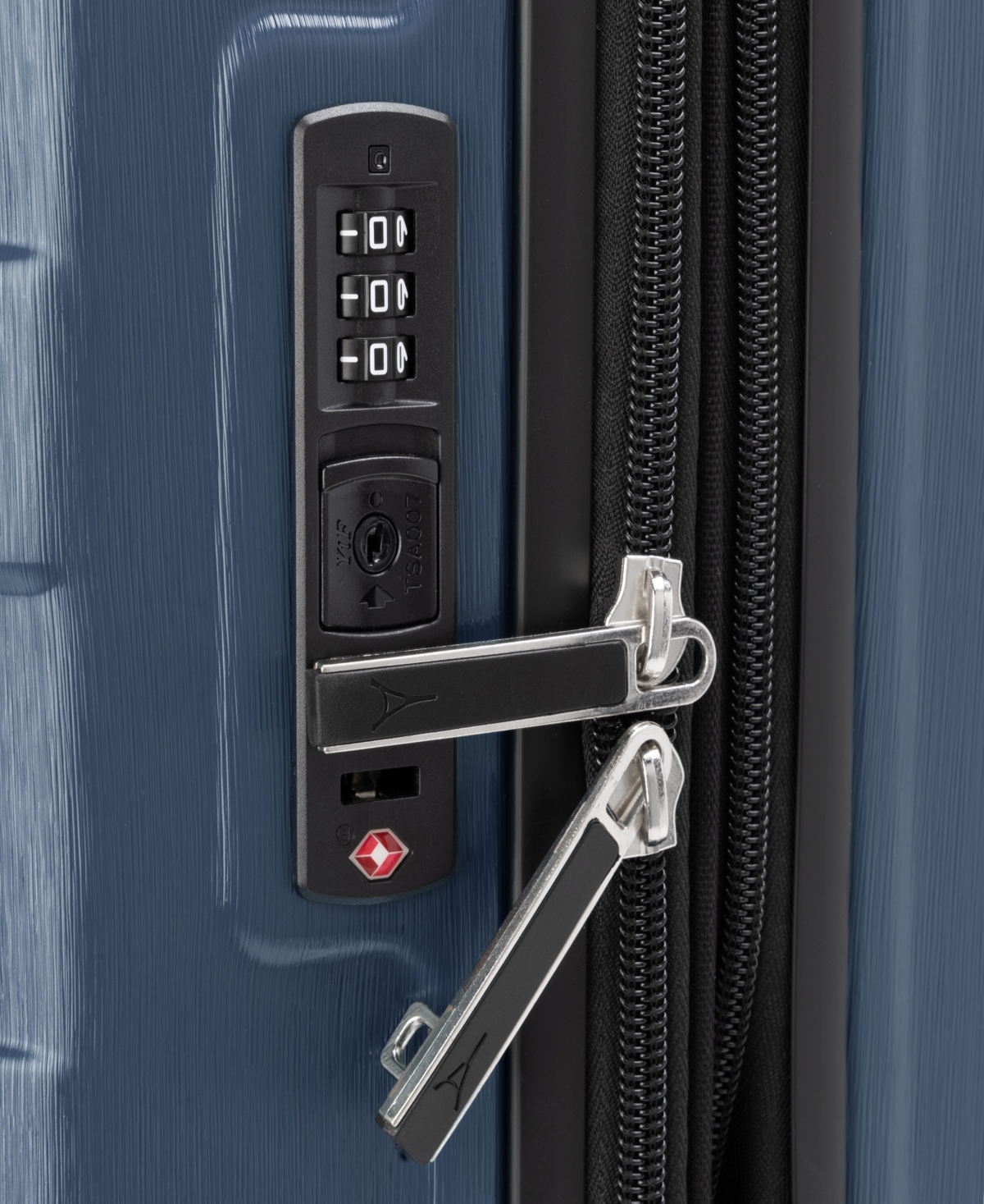 Travelpro Walkabout 7 Medium Check-in Expandable Hardside Spinner In Ocean Blue