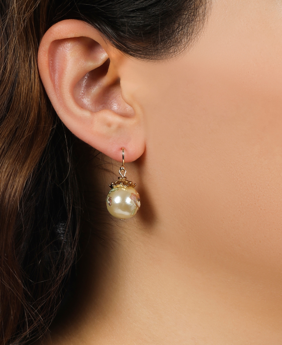 2028 Floral Acrylic Bead Drop Earrings In White
