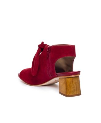 Bernardo Lizzie Heel