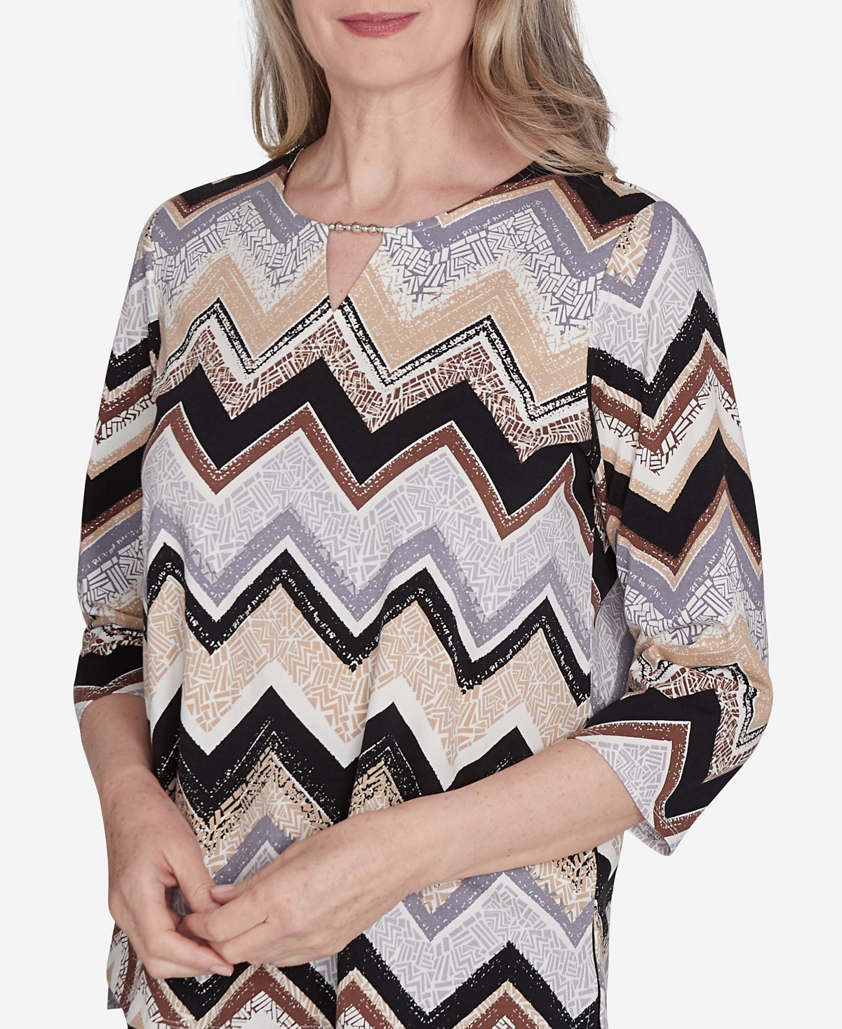 Alfred Dunner Petite Key Items Zig Zag Split Neck Top In Black,tan
