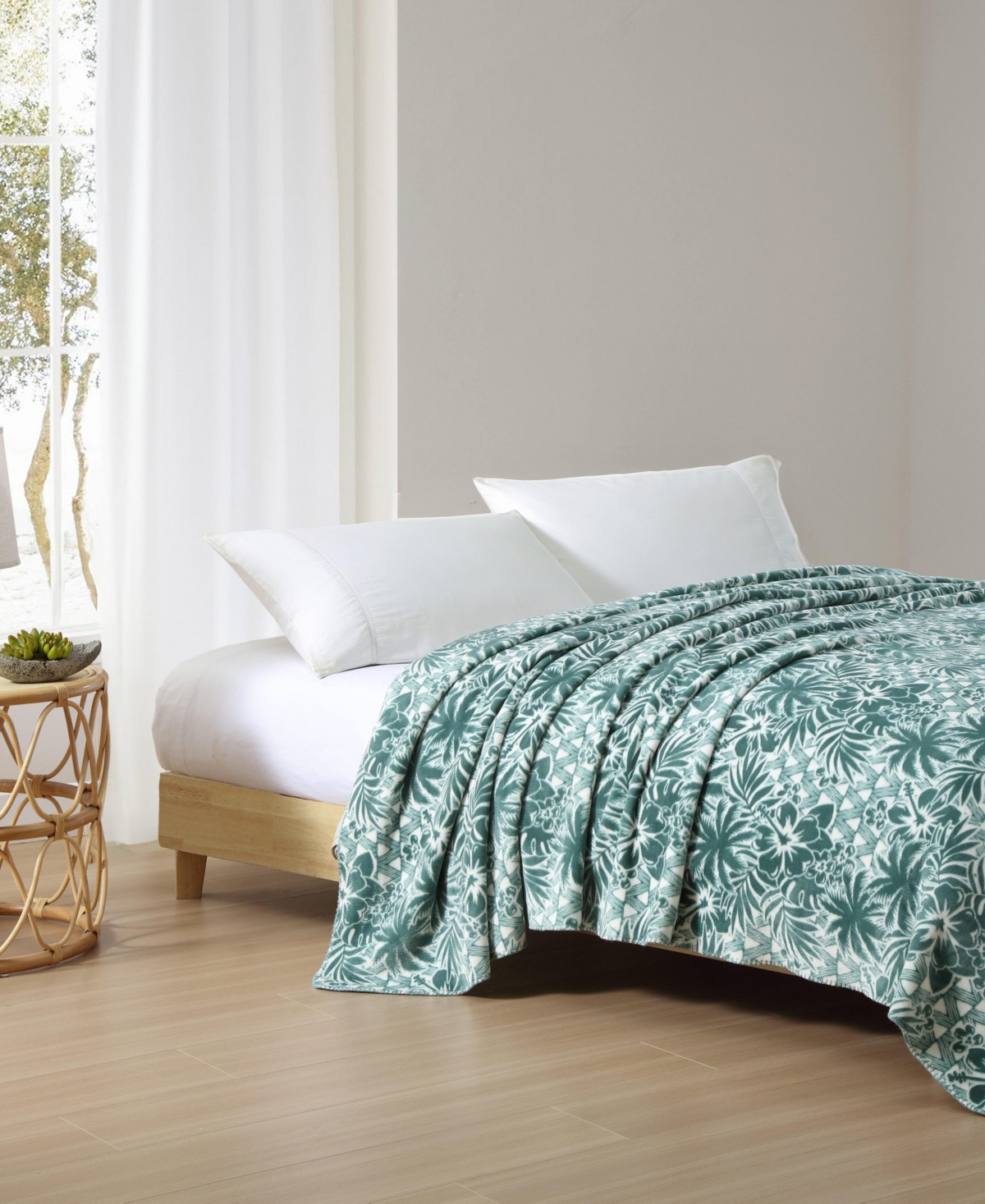Tommy Bahama Home Closeout!  Lanikai Fronds Flannel Blanket, Full/queen In Green