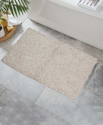 Home Weavers Bell Flower Bath Rug, 24" x 40"