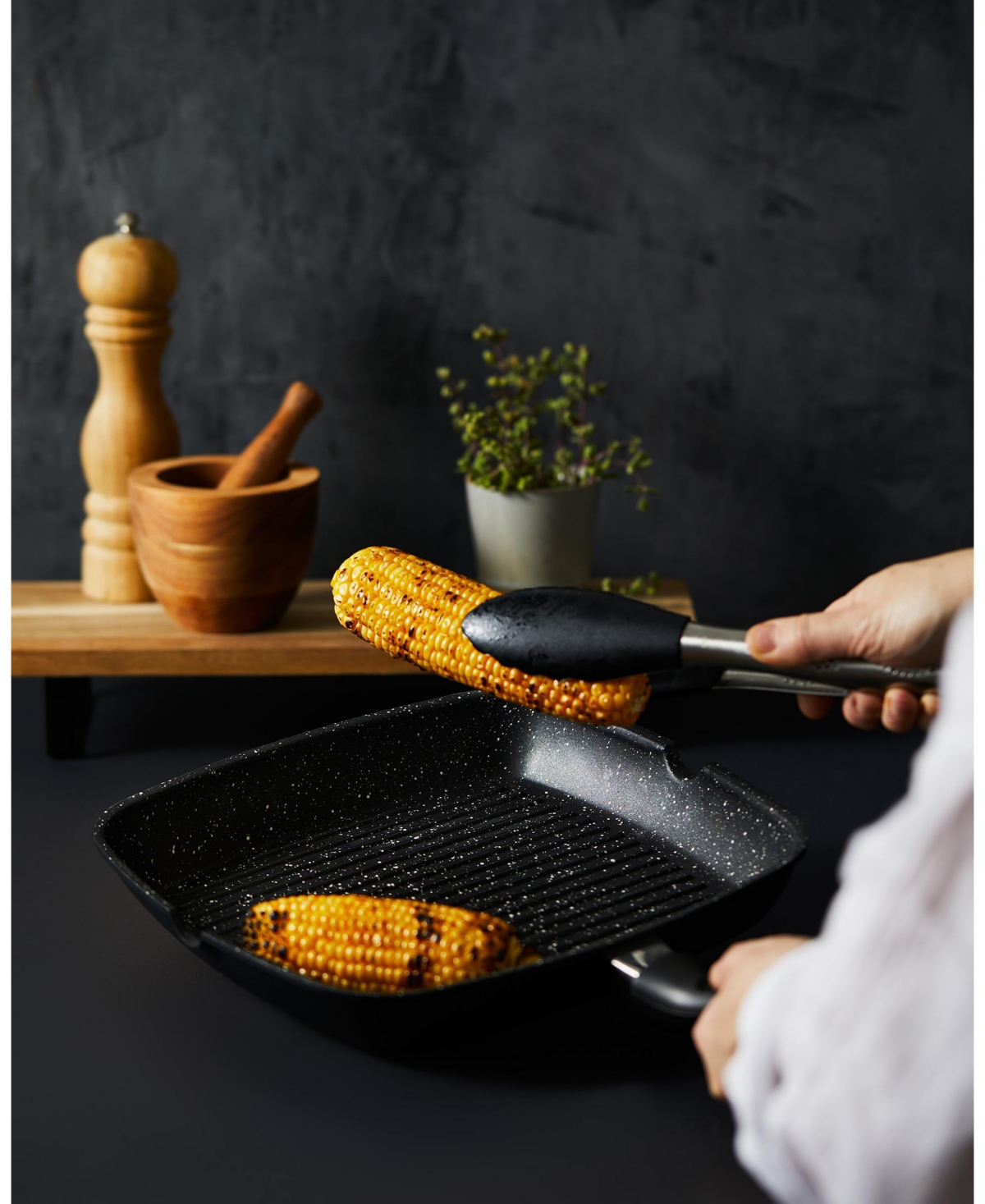 Cuisine::pro Stone 11"x11" Cast Aluminum Grill Pan In Black